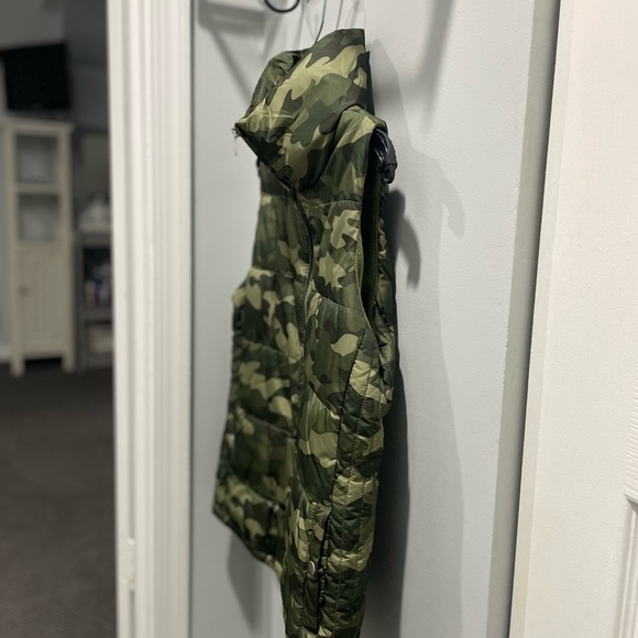 Camo Puffer Vest - Picture 2 of 6